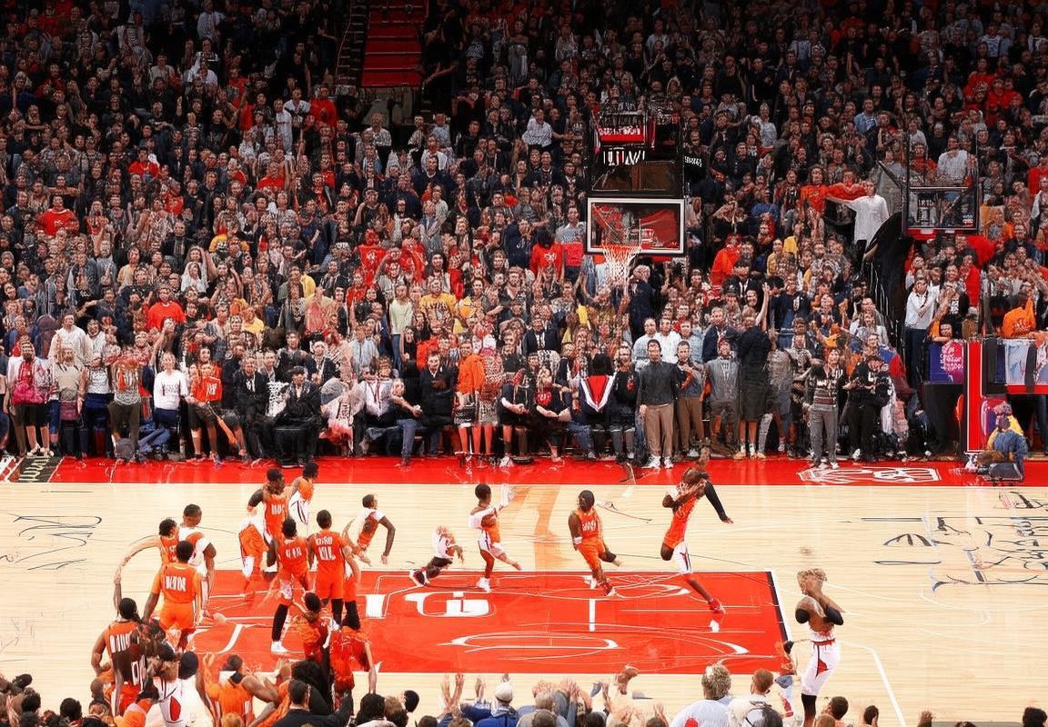 NBA火箭快船巅峰对决：哈登保罗率队105:92险胜巩固西部地位